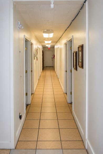 More Photos Of 3515 Summer Ave, Memphis Office For Sale