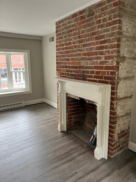 More Photos Of 406 Mill St, Occoquan Freestanding For Lease