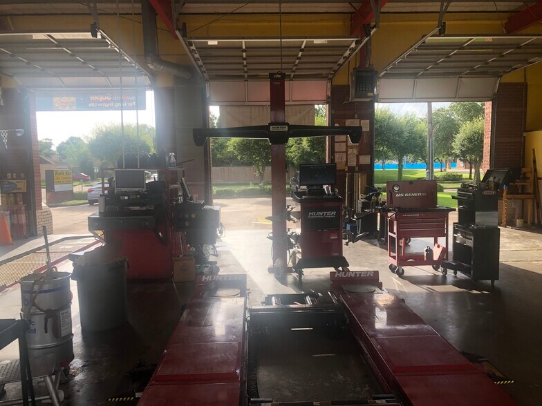 More Photos Of 12250 S Gessner Dr, Houston Auto Repair For Sale