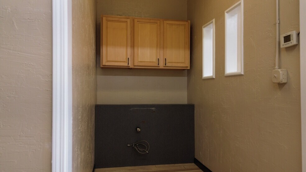 More Photos Of 2358-2368 Lincoln St, Oroville Office For Lease