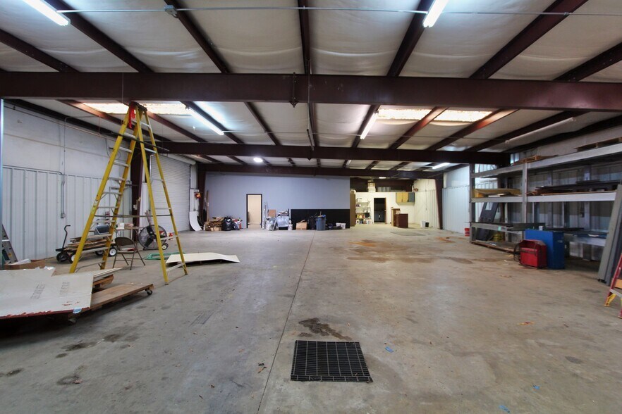 More Photos Of 1829 Habersham Sq, Florence Industrial For Sale