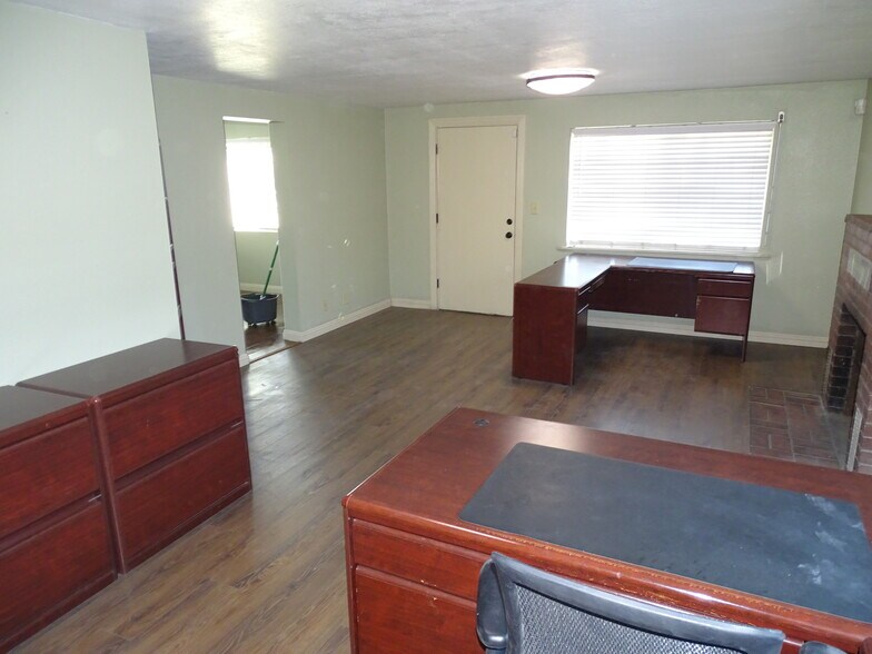 More Photos Of 2110 W Bonanza Rd, Las Vegas Service For Lease