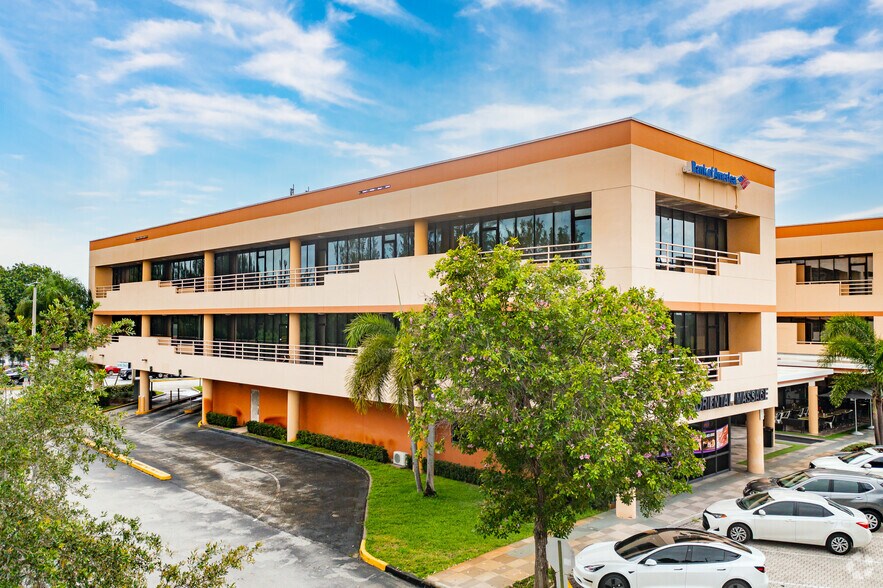 More Photos Of 2855-2921 Stirling Rd, Hollywood Unknown For Lease