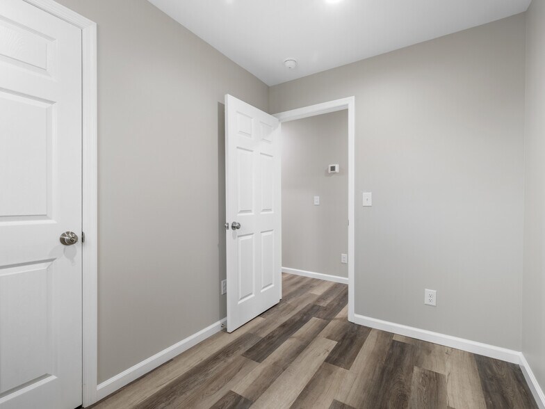 More Photos Of 3261 New Bern Hwy, Jacksonville Light Distribution For Sale