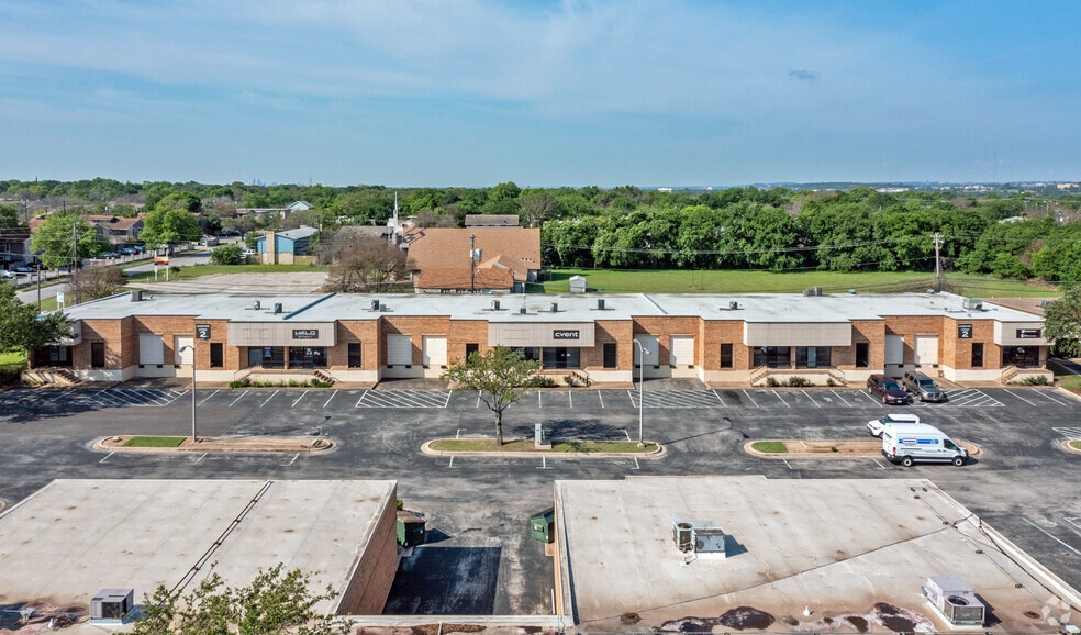 More Photos Of 8868 Research Blvd, Austin Unknown For Lease