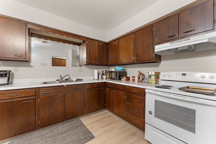 More Photos Of 250 N Main St, Crown Point Office For Sale