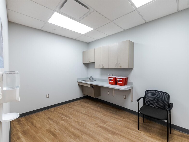 More Photos Of 520 W Roosevelt Blvd, Philadelphia Medical For Sale