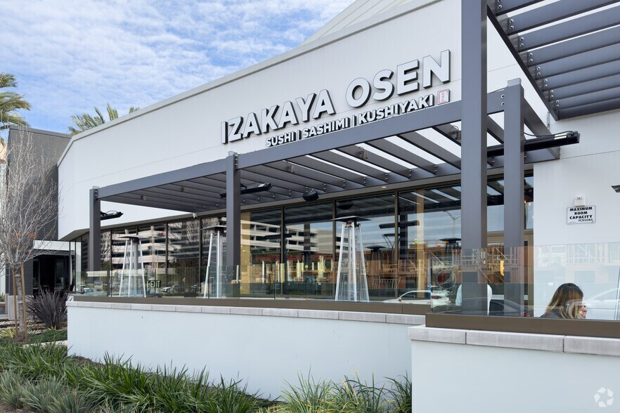 More Photos Of 2040 Main St, Irvine Unknown For Lease