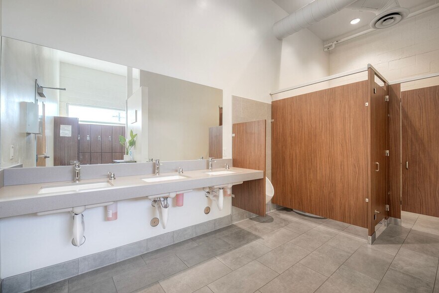 More Photos Of 1523 S Coast Hwy, Oceanside Freestanding For Sale