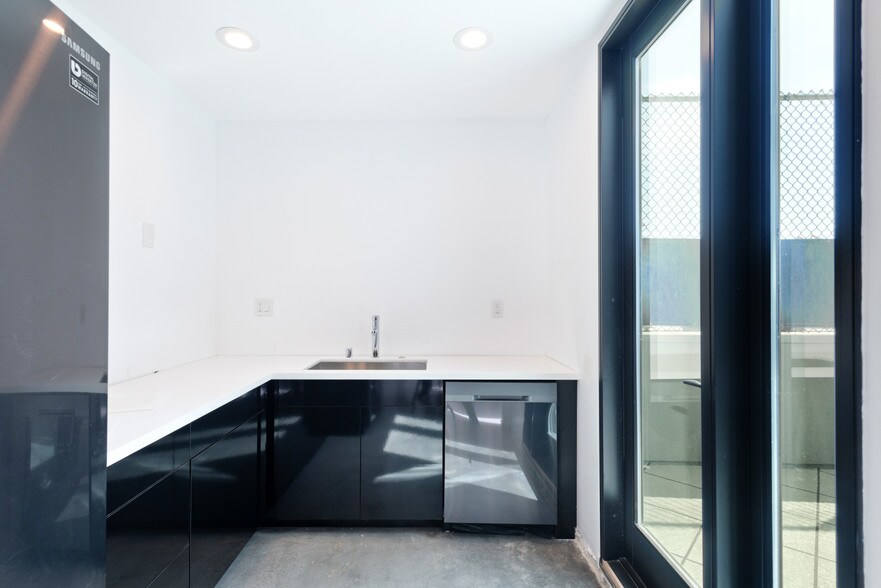 More Photos Of 13470 Washington Blvd, Marina Del Rey Loft Creative Space For Lease