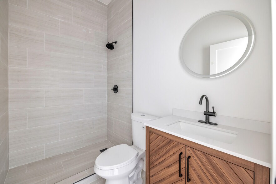 More Photos Of 10905 Dalerose Ave, Inglewood Multifamily For Sale