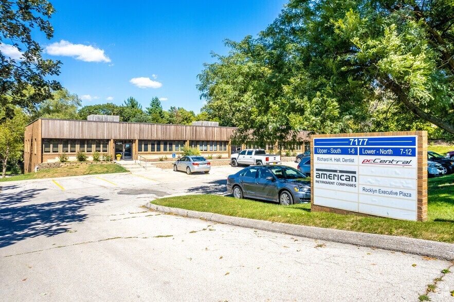 More Photos Of 7177 Hickman Rd, Urbandale Office For Sale