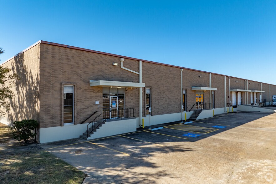 More Photos Of 2301-2399 Minimax Dr, Houston Warehouse For Lease