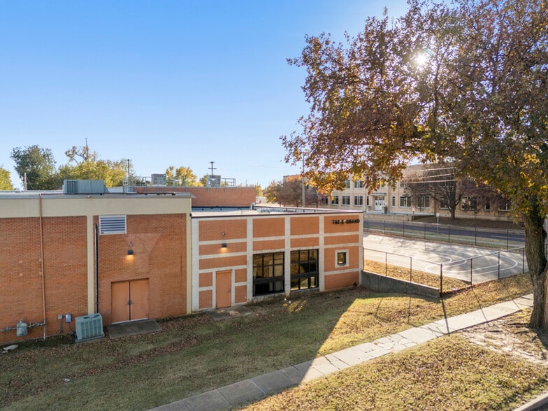 More Photos Of 702 E Grand Ave, Ponca City Office For Sale