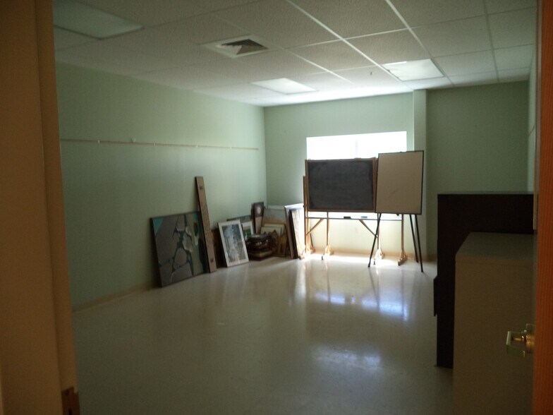 More Photos Of 187 Hampstead Rd, Derry Specialty For Sale