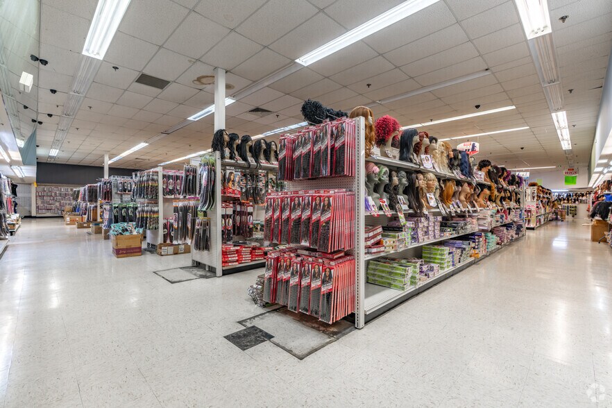 More Photos Of 4183 Kirby Pky, Memphis Freestanding For Sale