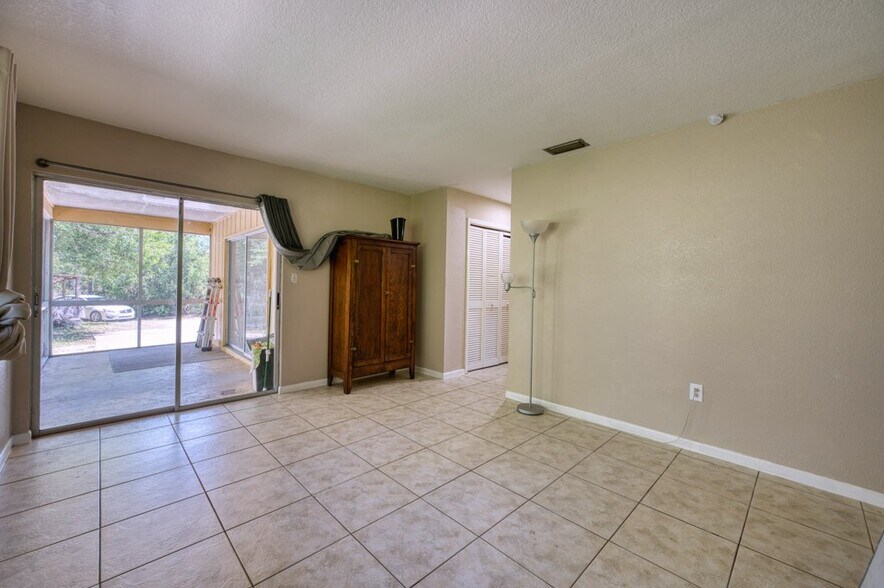 More Photos Of 25038 Harborview Rd, Port Charlotte Apartments For Sale