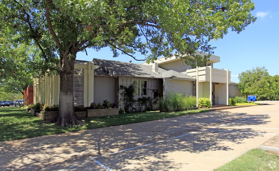 Primary Photo Of 1113 NW 50th St, Oklahoma City Office For Sale