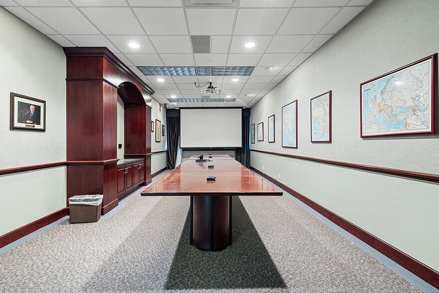 More Photos Of 2087 E 71st St, Tulsa Office For Lease