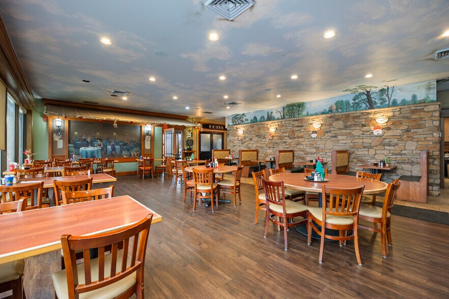 More Photos Of 4415 Liberty Ave, Vermilion General Retail For Sale