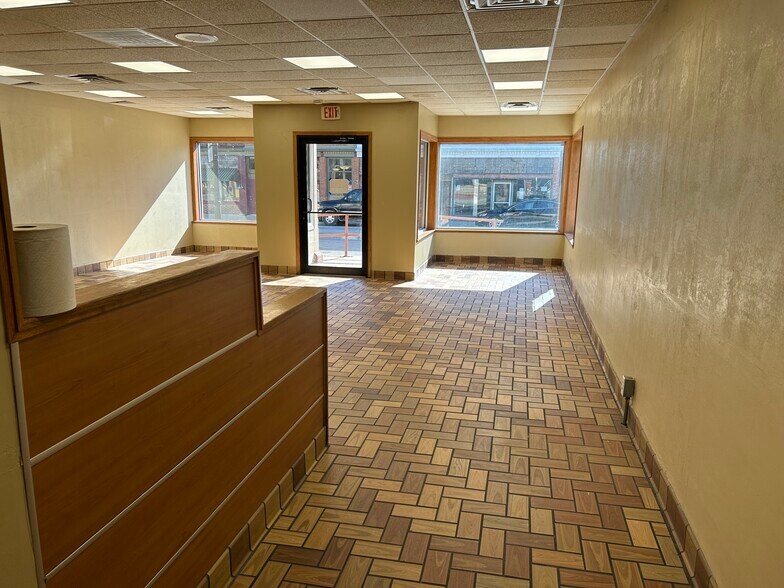 More Photos Of 127 S State St, South Whitley Freestanding For Lease