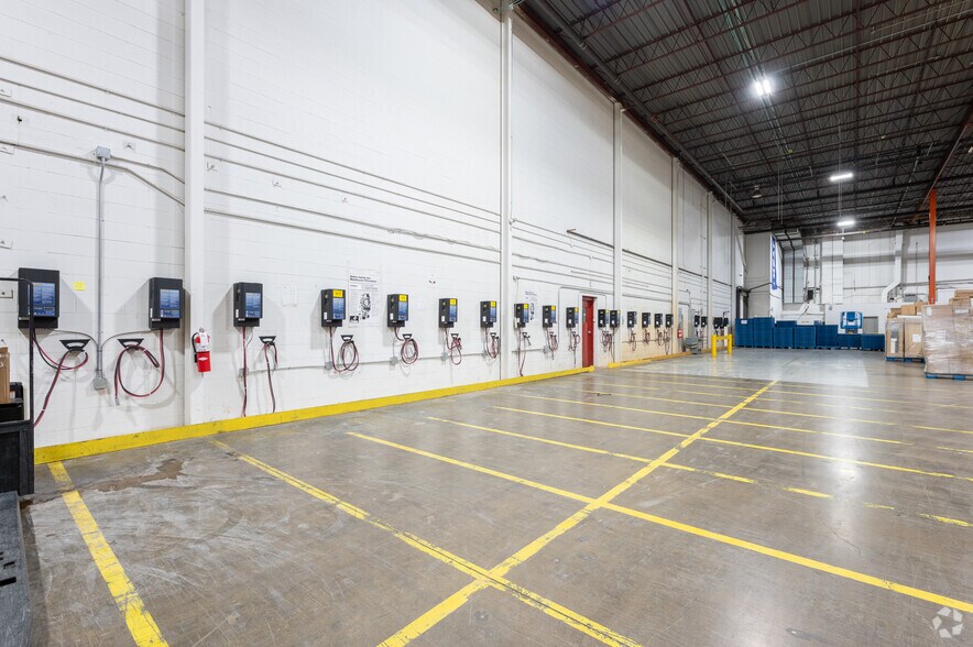 More Photos Of 6757 Northwest Dr, Mississauga Distribution For Lease