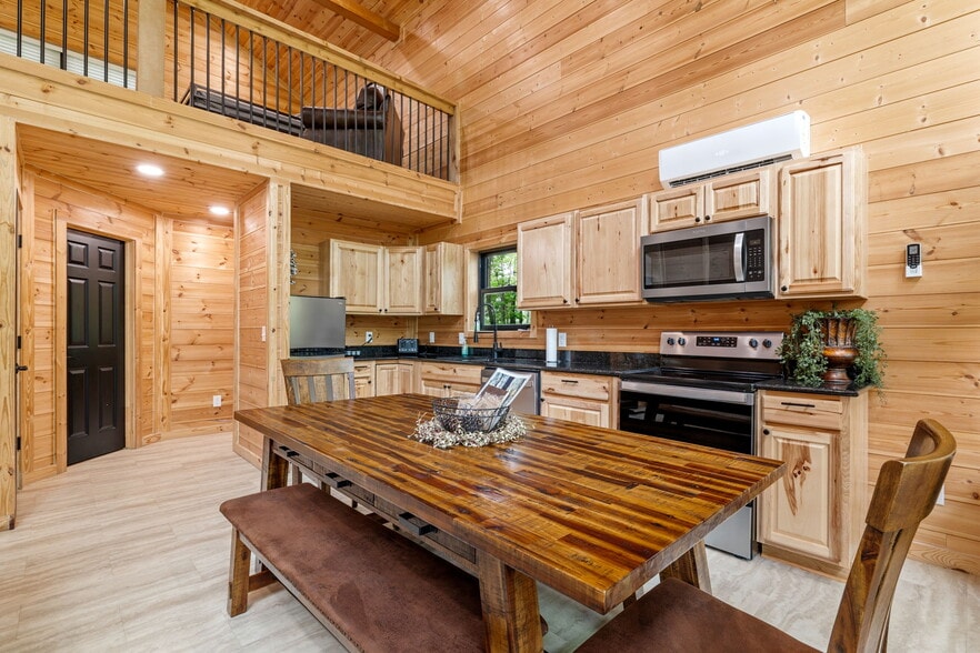 More Photos Of 22468 State Highway 112, Cassville Specialty For Sale