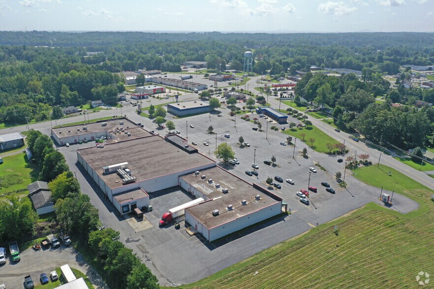 More Photos Of 1404-1428 National Hwy, Thomasville Supermarket For Sale