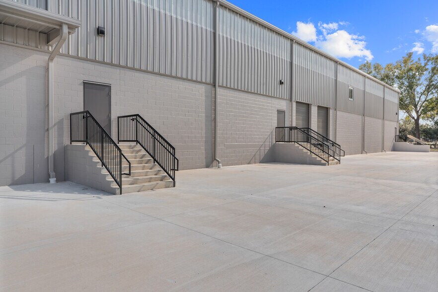 More Photos Of 5435 SW 6th Pl, Ocala Warehouse For Lease