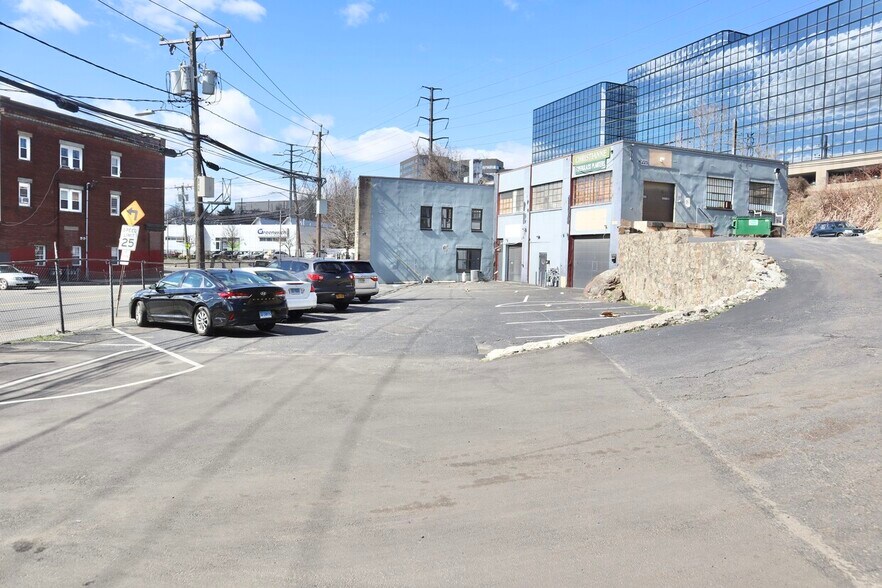 More Photos Of 225 Greenwich Ave, Stamford Manufacturing For Lease