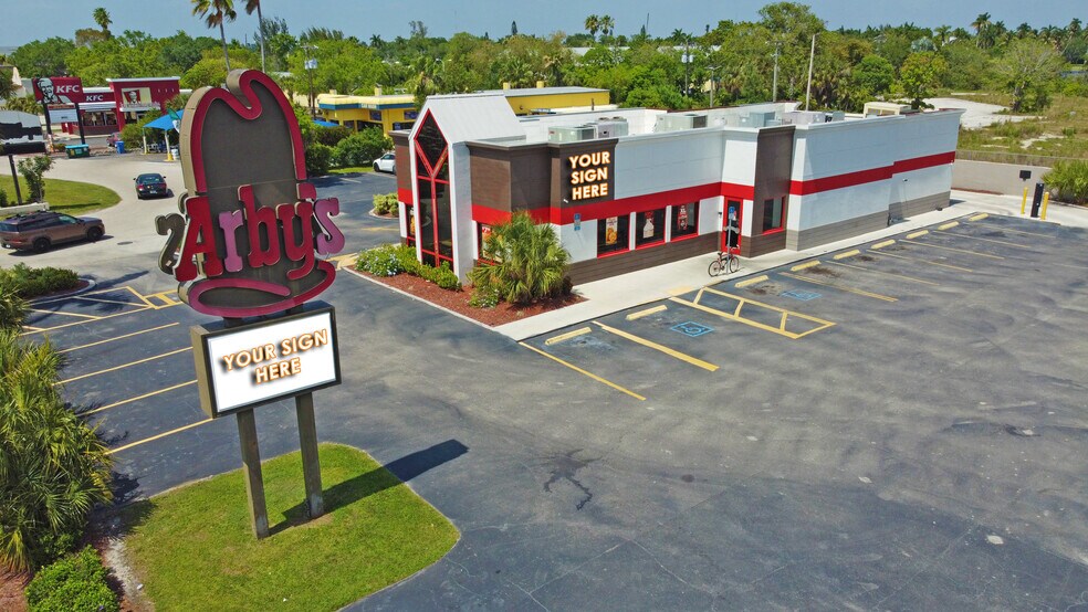 More Photos Of 13050 N Cleveland Ave, North Fort Myers Fast Food For Lease