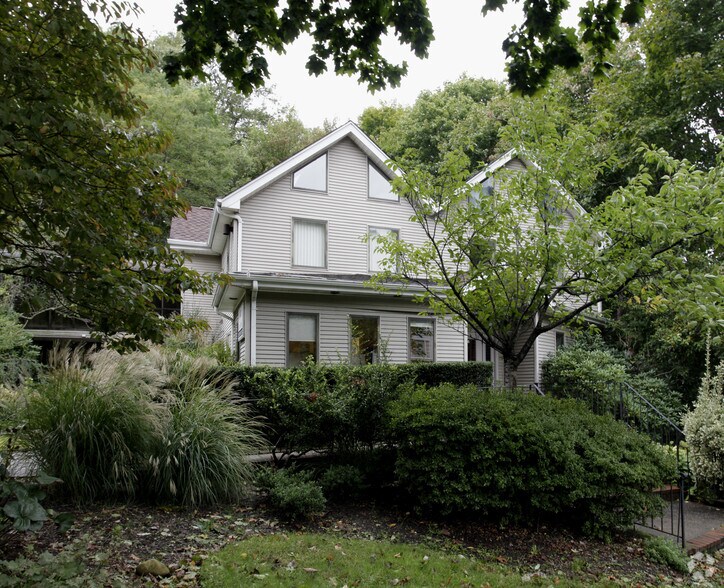More Photos Of 656 Main St, Port Jefferson Office Residential For Lease