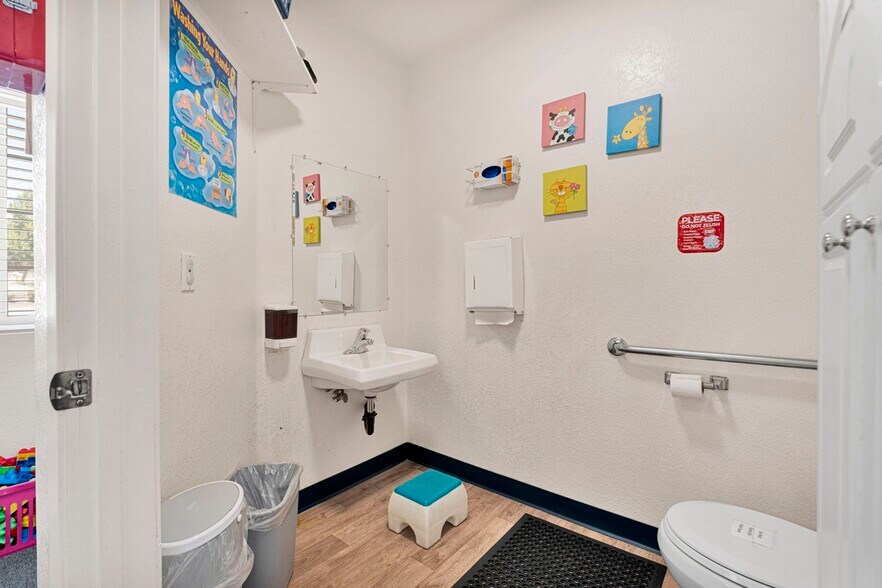 More Photos Of 12883 Amethyst Rd, Victorville Daycare Center For Sale