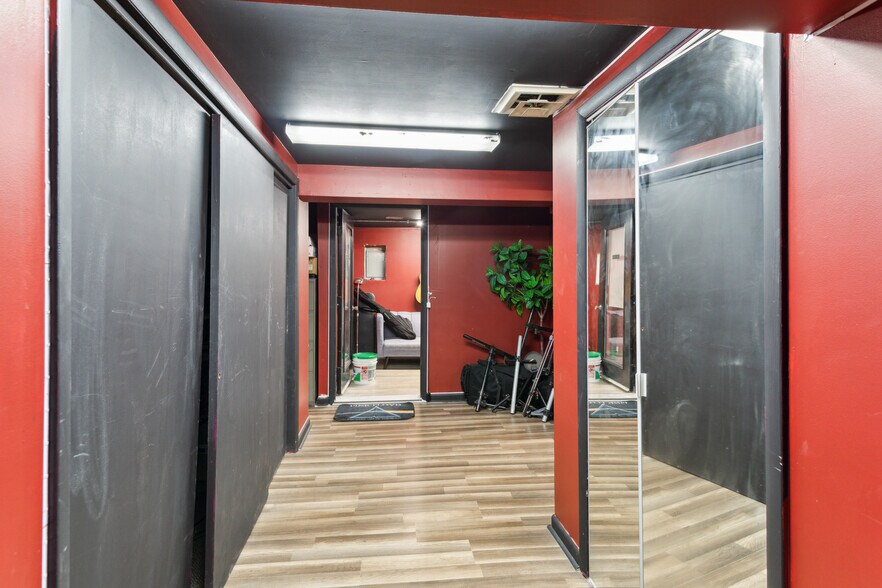 More Photos Of 600 Main St, Riverton Office For Sale