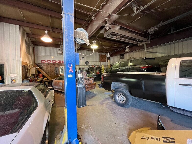 More Photos Of 3449 Turfway Rd, Erlanger Warehouse For Sale