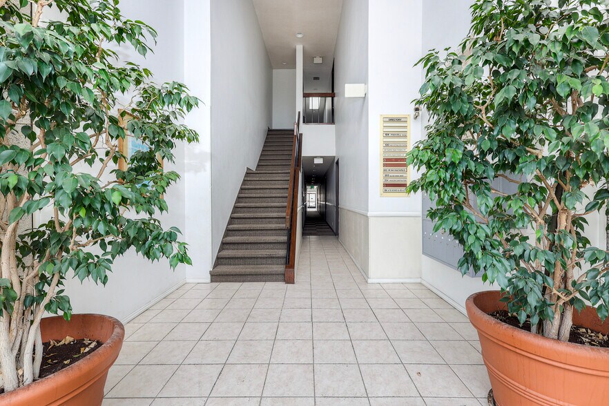 More Photos Of 5959 Mission Gorge Rd, San Diego Office For Sale