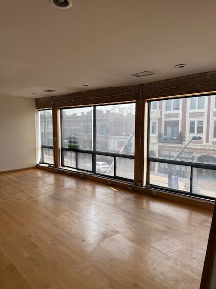 More Photos Of 7321 Madison St, Forest Park Restaurant For Lease