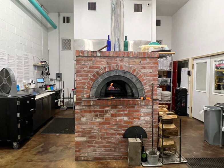 More Photos Of 503-505 S Main St, Calvert Restaurant For Sale