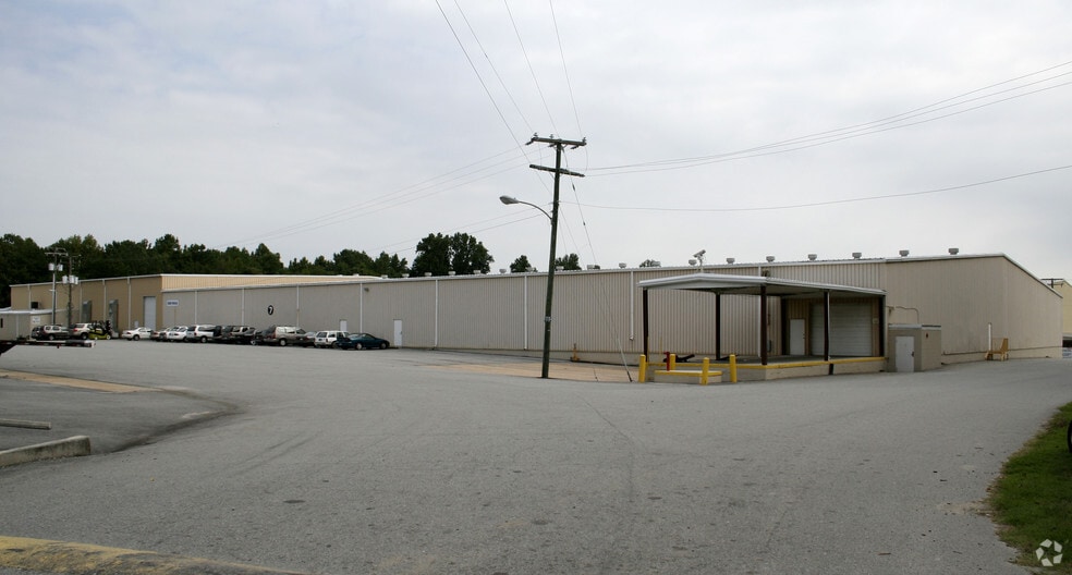 More Photos Of 324-326 Moore Ave, Suffolk Unknown For Lease