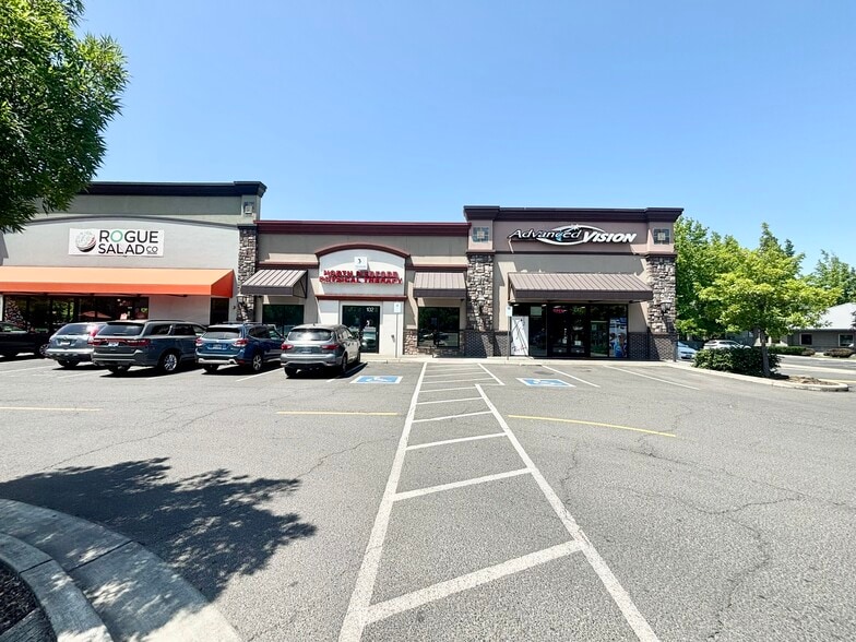 More Photos Of 1251 E McAndrews, Medford Restaurant For Lease