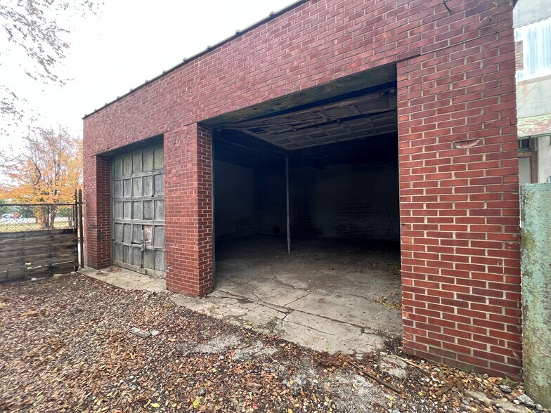 More Photos Of 616 N Jackson St, Danville Warehouse For Sale