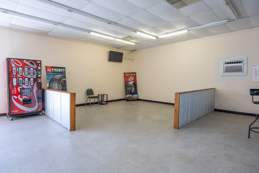 More Photos Of 24 N Ingold Ave, Garland Freestanding For Sale