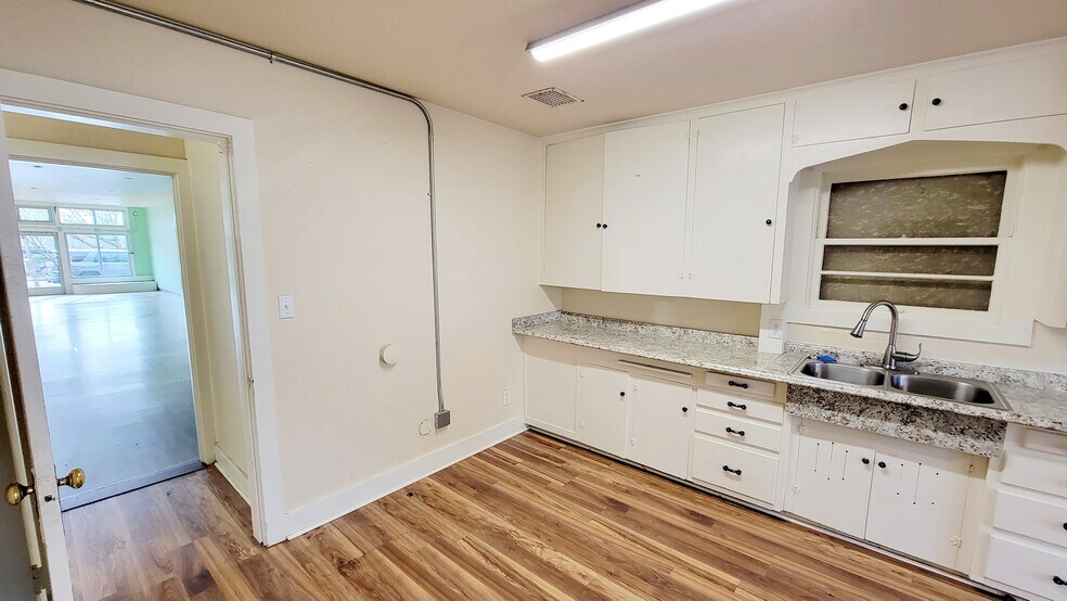 More Photos Of 1109 Edgewater St NW, Salem Storefront For Lease