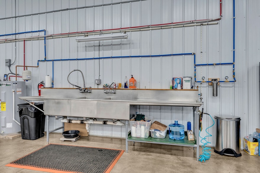 More Photos Of 1052 Debolt Ln, Centerville Manufacturing For Sale