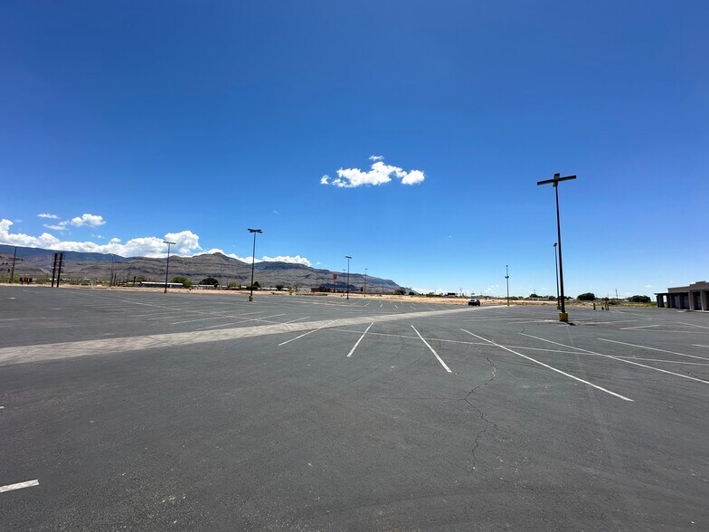 More Photos Of 1900 Highway 54 S, Alamogordo Freestanding For Lease