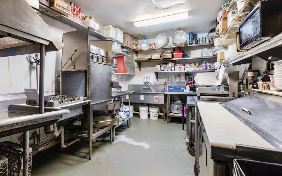 More Photos Of 837 SE 47th Ter, Cape Coral Restaurant For Sale