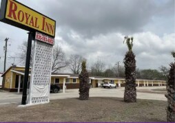Primary Photo Of 207 S Sunset Strip Dr, Kenedy Hotel For Sale
