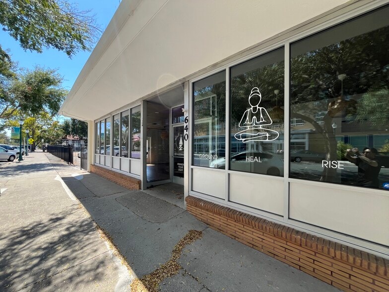 More Photos Of 640 Vernon St, Roseville Freestanding For Lease