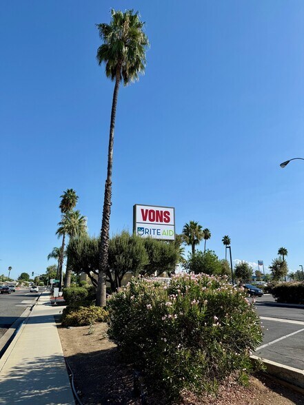 More Photos Of 27350 Sun City Blvd, Menifee Drugstore For Lease