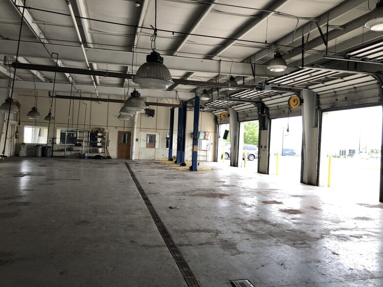 More Photos Of 1910 Moreland Blvd, Champaign Auto Dealership For Sale